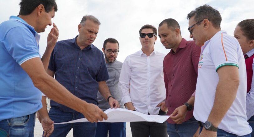 Prefeito Leonardo Menezes e secretários realizam visita técnica à construção da Praça Cultural do Bairro Granville