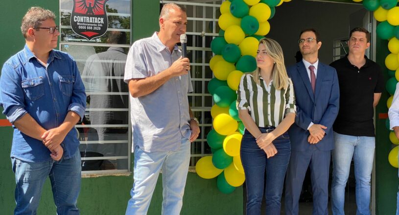 Prefeito Leonardo Menezes e secretária Luciana Otoni entregam reforma da Unidade de Saúde Maria Piedade.